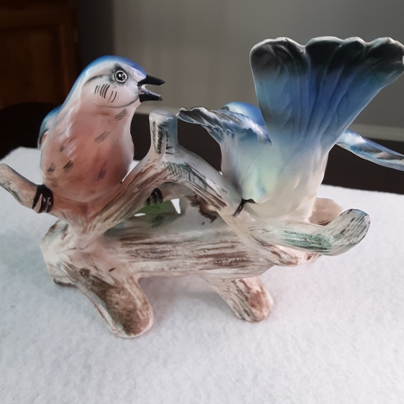 Collectible figurine Blue Jays resting on tree branch. - Picture 6 of 7